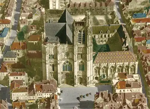 AK / Ansichtskarte  Sens_89_Yonne La cathedrale Saint Etienne LHotel de Ville Vue aerienne