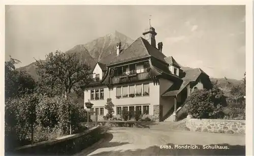 AK / Ansichtskarte  Hondrich_Spiez_BE Schulhaus