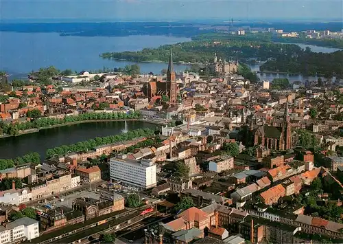 AK / Ansichtskarte 73958770 Schwerin__Mecklenburg Altstadt mit Paulskirche Dom Pfaffenteich und Schloss Fliegeraufnahme