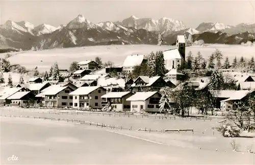 AK / Ansichtskarte  Mittelberg_Oy_Allgaeu Ortsansicht mit Kirche mit Saeuling und Zugspitze Winterpanorama