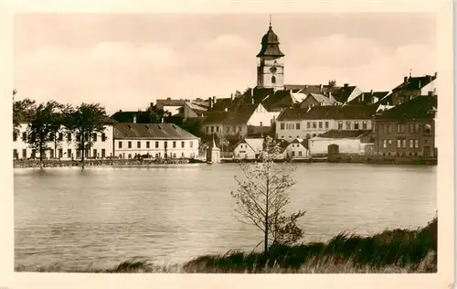 AK / Ansichtskarte  Pocatky_Potschatek_Jindrichuv_Hradec_Neuhaus_Boehmen_CZ Teilansicht mit Kirche Uferpartie am Wasser