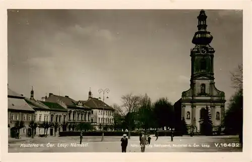 AK / Ansichtskarte  Kostelec_nad_Cernymi Lesy_CZ Namesti Platz Stadtzentrum Kirche