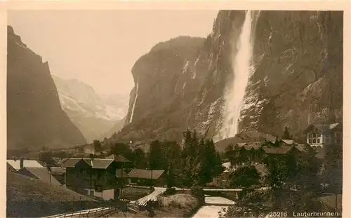 AK / Ansichtskarte  Lauterbrunnen_BE mit Staubbach Wasserfall