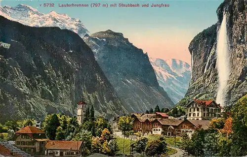 AK / Ansichtskarte  Lauterbrunnen_BE mit Staubbach Wasserfall und Jungfrau