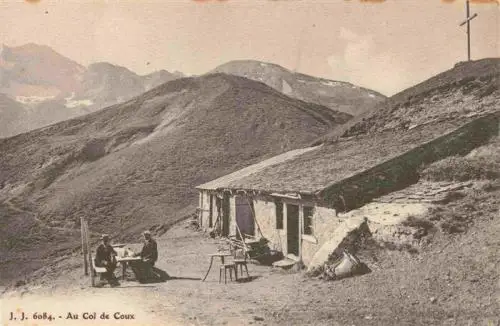 AK / Ansichtskarte  Col_de_Coux_Col_de_Cou_Boege_74_Haute-Savoie Berghuette Gipfelkreuz