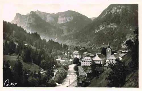AK / Ansichtskarte  Sixt-Fer-a-Cheval_74_Haute-Savoie Vue générale et les Alpes