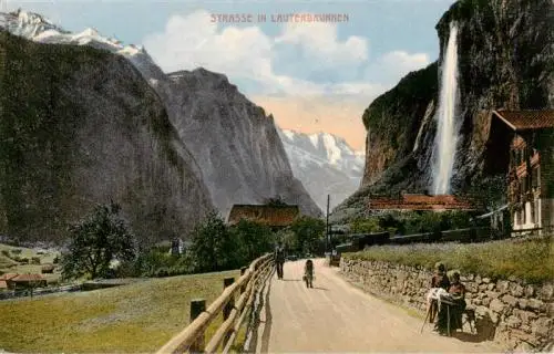 AK / Ansichtskarte  Lauterbrunnen_BE Dorfstrasse Wasserfall 