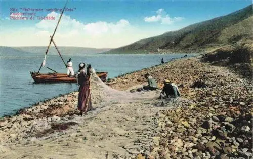 AK / Ansichtskarte  Tiberias_Israel Site Fishermen mending Nets Fischer