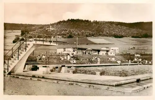 AK / Ansichtskarte  Steinbach_Hallenberg Schwimmbad mit Ehrenmal