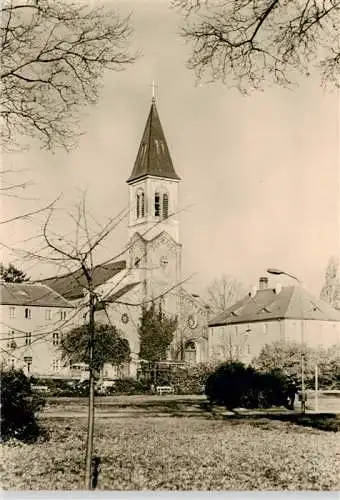 AK / Ansichtskarte  Niesky_Oberlausitz_Sachsen Zinzendorf mit Kirche der Bruedergemeinde