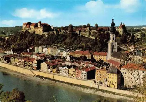 AK / Ansichtskarte 73962761 Burghausen__Salzach_Oberbayern Panorama Altstadt Kirche Burgen