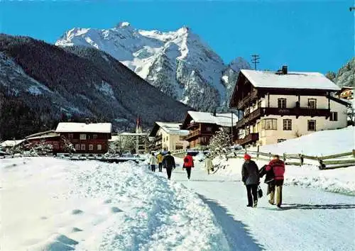 AK / Ansichtskarte 73962806 Finkenberg__Zillertal_Tirol_AT Am Weg nach Finkenberg Blick zum Gruenberg Zillertaler Alpen