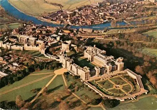 AK / Ansichtskarte  Windsor__Castle_London_UK Aerial view