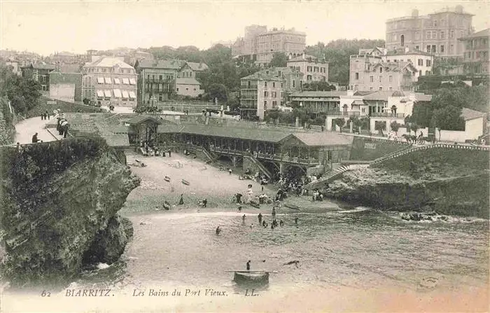 AK / Ansichtskarte  BIARRITZ_64_Pyrenees_Atlantiques Les bains du port vieux