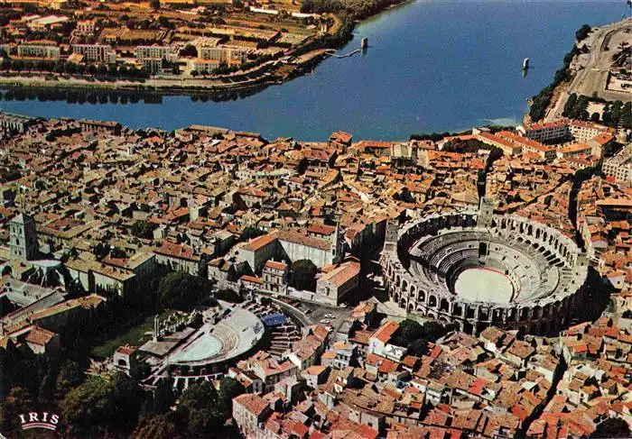 AK / Ansichtskarte  ARLES_13 Vue aérienne des arènes théâtre antique Saint Trophime et le Rhône