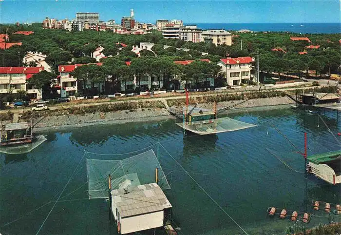 AK / Ansichtskarte  Lido-Degli-Estensi_IT Scorcio panoramico e caparini da pesca