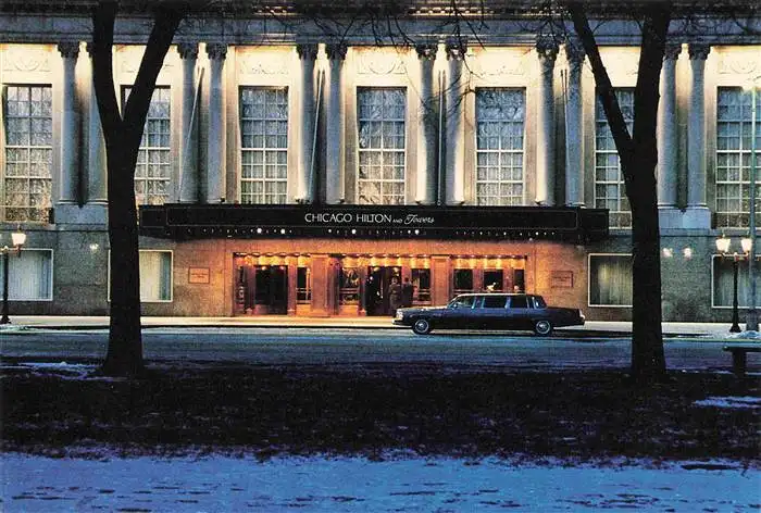 AK / Ansichtskarte  CHICAGO__Illinois_USA Chicago Hilton Towers Main Entrance