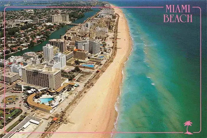 AK / Ansichtskarte 73964266 Miami_Beach looking north wide beaches and boardwalk Atlantic Ocean Florida Impressions