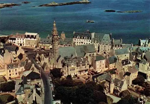 AK / Ansichtskarte  Roscoff_29_Finistere Quartier de l'Eglise dominant la mer Vue aerienne