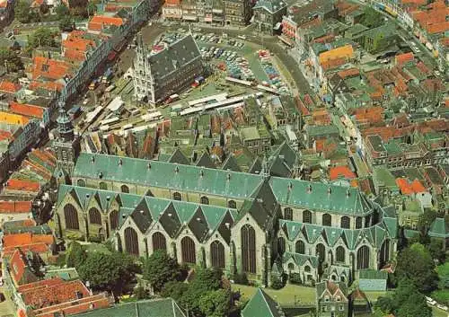 AK / Ansichtskarte  Gouda_NL St Janskerk Midden op de markt het Stadthuis