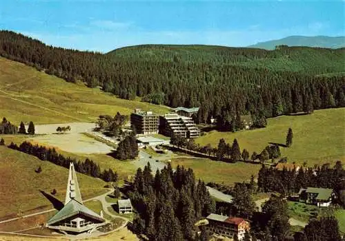 AK / Ansichtskarte  Feldberg_1450m_Schwarzwald Blick auf Kirche Hotel Feldberger Hof Parkplaetze und Sessellift