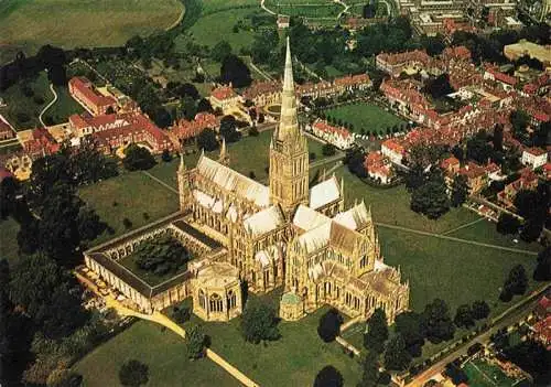 AK / Ansichtskarte 73966298 Wiltshire_UK Salisbury Cathedral Aerial view