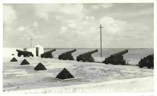 AK / Ansichtskarte  San_Sebastiao_Mosambik_Mocambique Interior da Fortaleza Festung Kanonen