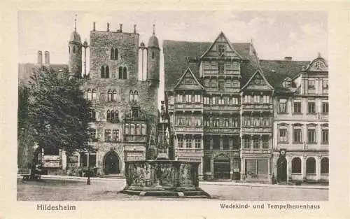 AK / Ansichtskarte  Hildesheim Wedekind- und Tempelherrenhaus Brunnen