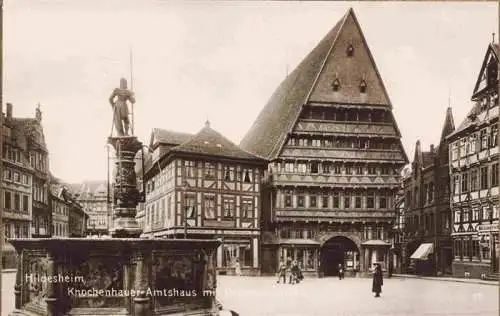 AK / Ansichtskarte  Hildesheim Knochenhauer-Amtshaus Brunnen