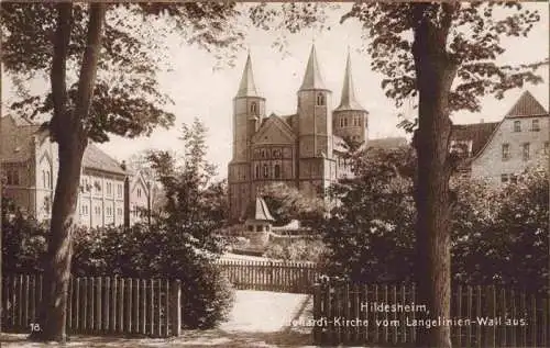 AK / Ansichtskarte  Hildesheim St. Godehard-Kirche Langelinien-Wall