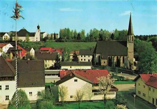 AK / Ansichtskarte 73966951 Burgkirchen_Alz Ortsmotiv mit Kirche