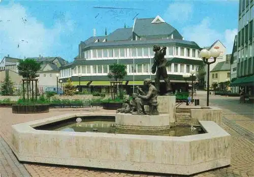 AK / Ansichtskarte 73966980 Montabaur_Westerwald Rathaus mit Schusterbrunnen