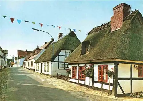 AK / Ansichtskarte  Maasholm Dorfstrasse mit aeltestem Fischerhaus des Ortes