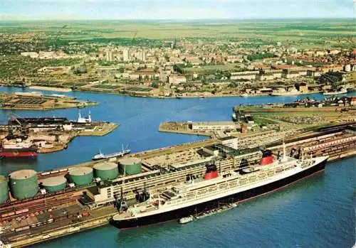 AK / Ansichtskarte  BREMERHAVEN Passagierschiff France vor dem Columbusbahnhof Kaiserhafen