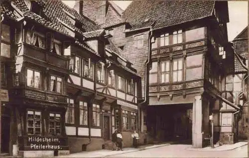 AK / Ansichtskarte 73968364 Hildesheim Pfeilerhaus Fachwerkhaus Altstadt