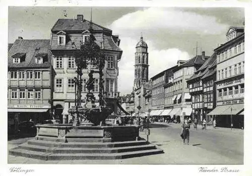 AK / Ansichtskarte 73968638 GoeTTINGEN__Niedersachsen Weender Strasse mit Gaenselieselbrunnen und Jacobikirche