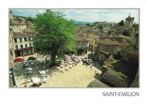 AK / Ansichtskarte  Saint-Emilion Cite Medievale Place du marche avec l'arbre de la Liberte la chapelle de la Trinite et la tour du Roy