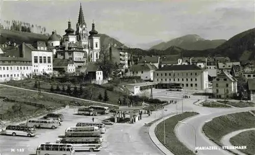 AK / Ansichtskarte 73969617 Mariazell__Steiermark_AT Busparkplatz Blick zur Basilika