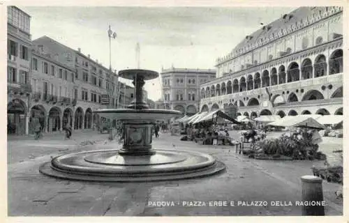 AK / Ansichtskarte  PADOVA_Veneto_IT Piazza Erbe e Palazzo della Ragione Fontana