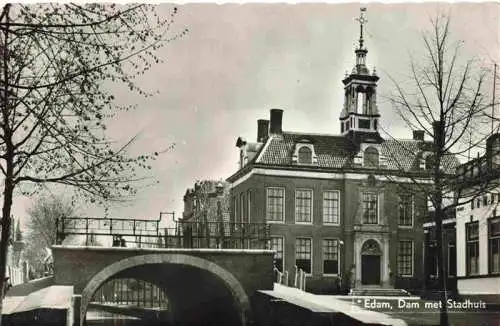 AK / Ansichtskarte 73969691 Edam_NL Dam met Stadhuis