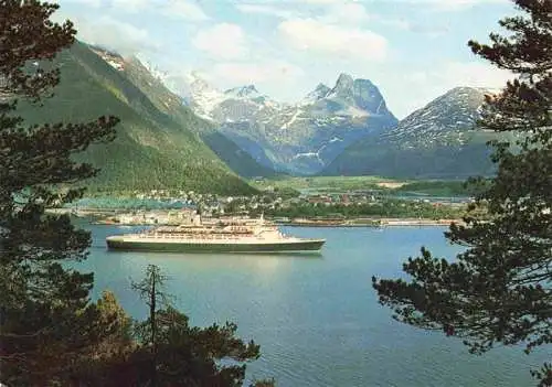 AK / Ansichtskarte 73970350 Andalsnes_Norge Panorama RMS Queen Elizabeth Passagierdampfer
