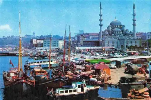 AK / Ansichtskarte 73971437 Istanbul_Constantinopel_TK Eminoenu ve Yeni Camiinden goruenues
