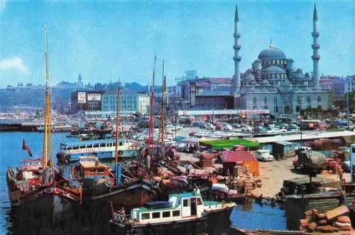 AK / Ansichtskarte  Istanbul_Constantinopel_TK Eminoenu ve Yeni Camiinden goruenues