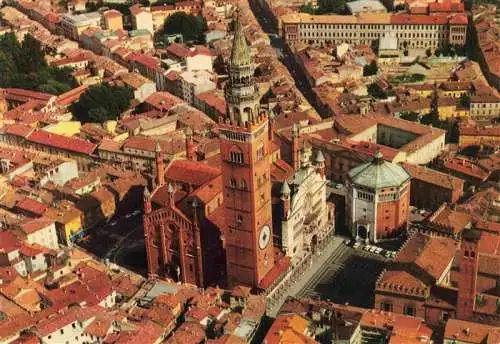 AK / Ansichtskarte 73971494 Cremona_Lombardia_IT Duomo e Battistero Terrazzo Fliegeraufnahme