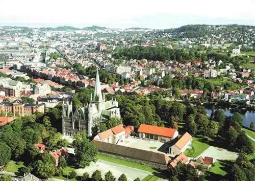 AK / Ansichtskarte 73971696 Trondheim_Trondhjem_Norge Nidaros domkirke og Ekrebispegarden Fliegeraufnahme