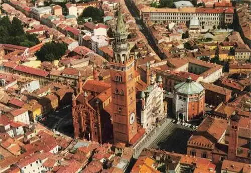 AK / Ansichtskarte 73972232 Cremona_Lombardia_IT Duomo e Battistero Torrazzo Fliegeraufnahme