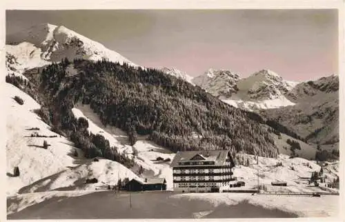 AK / Ansichtskarte 73972577 Mittelberg_Vorarlberg_AT Alpenkurhaus Walsertal Winterpanorama Alpen