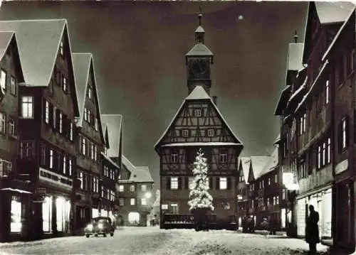 AK / Ansichtskarte 73972751 Kuenzelsau Rathaus zur Weihnachtszeit Nachtaufnahme