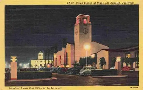 AK / Ansichtskarte 73972892 LOS_ANGELES_California_USA Union Station at night Terminal Annex Post Office in background Illustration