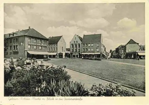 AK / Ansichtskarte 73973398 Geldern_NRW Markt mit Blick in die Issumerstrasse